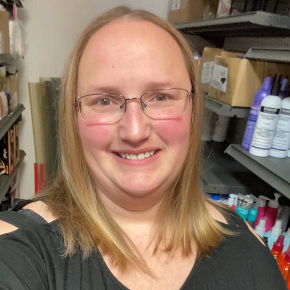 Profile Picture of Abby Fengel (@afengel) on Poshmark