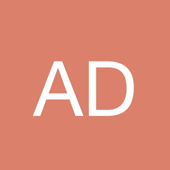 Profile Picture of Audrey Dettbarn (@audreydettbarn) on Poshmark