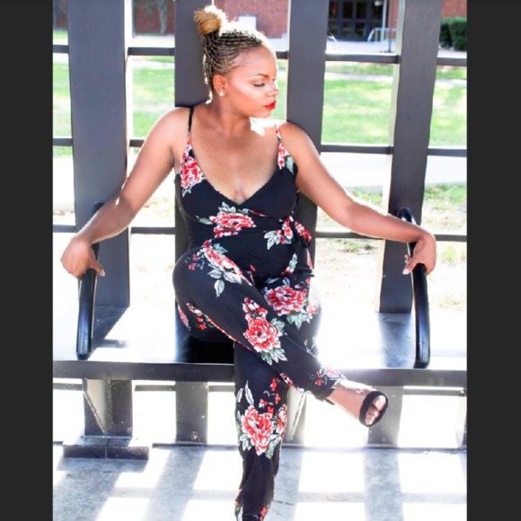 Profile Picture of Meshawn Shaw (@yessheblogs) on Poshmark