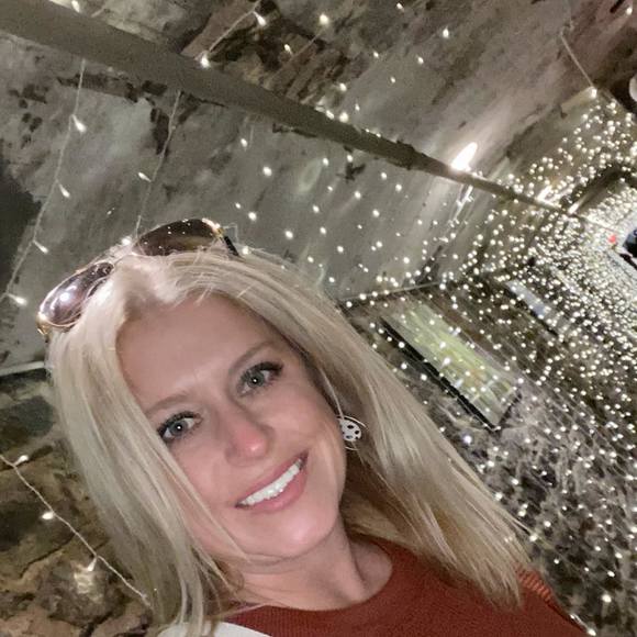 Melanie Mathes- coburn - Poshmark Profile Picture of Melanie Mathes- coburn (@mgcoburn) on Poshmark