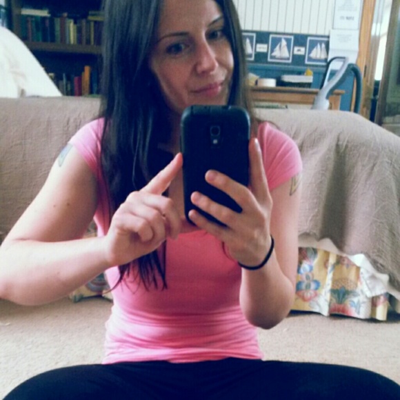 Profile Picture of Amanda Matt (@mandystar13) on Poshmark