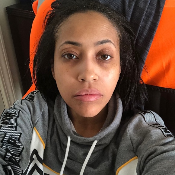 Profile Picture of Lashana Batiste (@lashanabatiste) on Poshmark