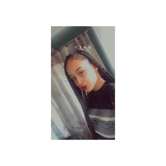 Profile Picture of Tula Tulaa (@ssutton338) on Poshmark