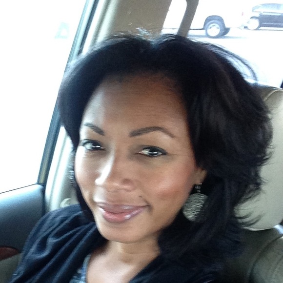 Profile Picture of Tania Tompkins (@taniatomp) on Poshmark