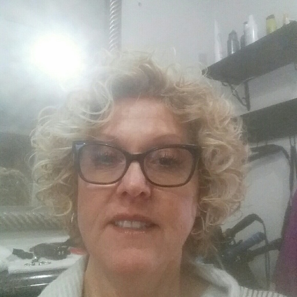 Profile Picture of Donna Foster (@fosterdonna) on Poshmark