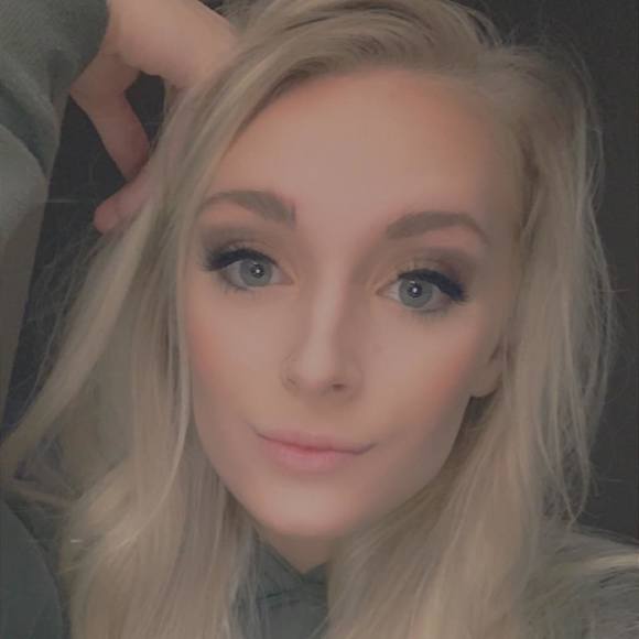 Profile Picture of Kenzie Burkholder (@kenziejo03) on Poshmark