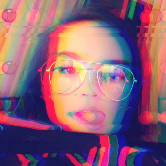 Profile Picture of Bella Wertz (@bellalisewertz) on Poshmark