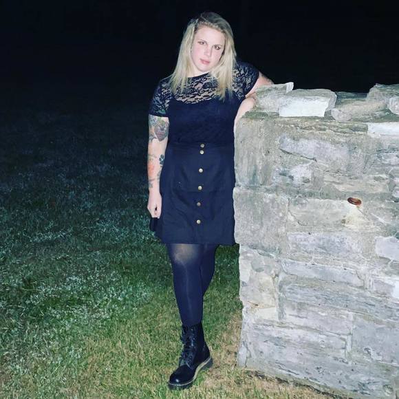 Profile Picture of Karlie Fredricks (@karliexjonas) on Poshmark