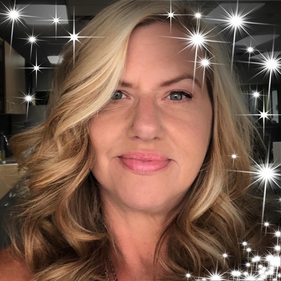 Profile Picture of Caryn Bieker emmons (@1caryn1) on Poshmark