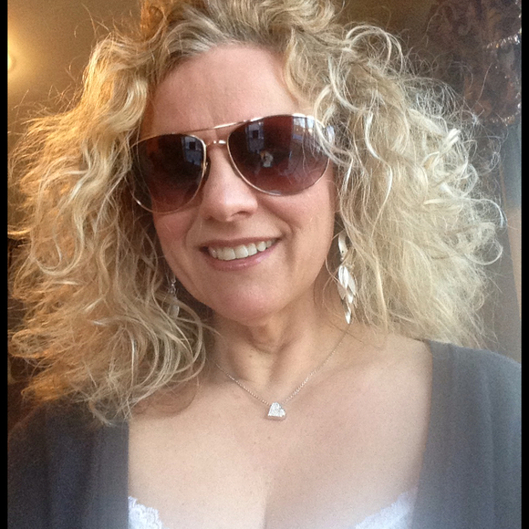 Profile Picture of Magali Leogrande (@mleogrande) on Poshmark