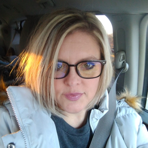 Andrea Moleski - Poshmark Profile Picture of Andrea Moleski (@ampitup61) on Poshmark