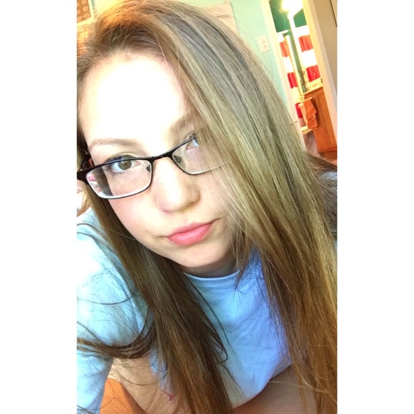 Profile Picture of Shelby Drescher (@shelbydrescher) on Poshmark