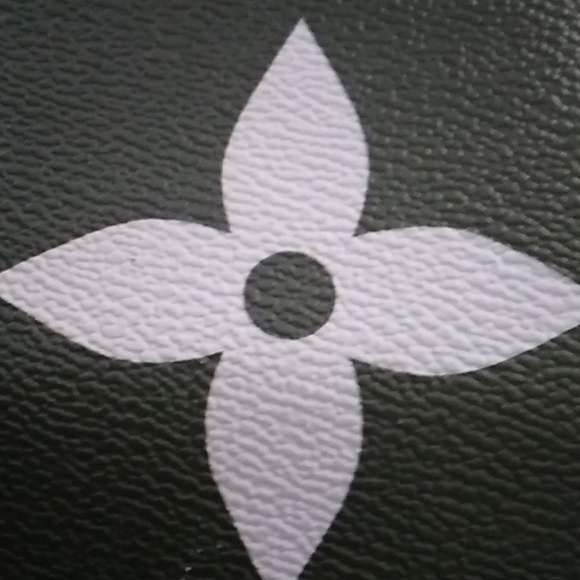 Profile Picture of Philip Helms (@philiphelms) on Poshmark