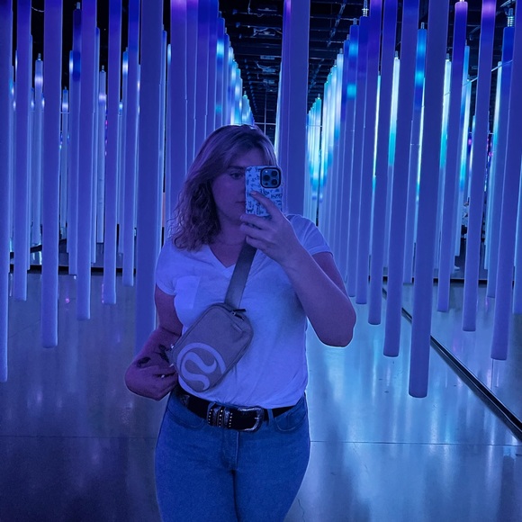 Profile Picture of Emma Vandehey (@emmavandehey) on Poshmark