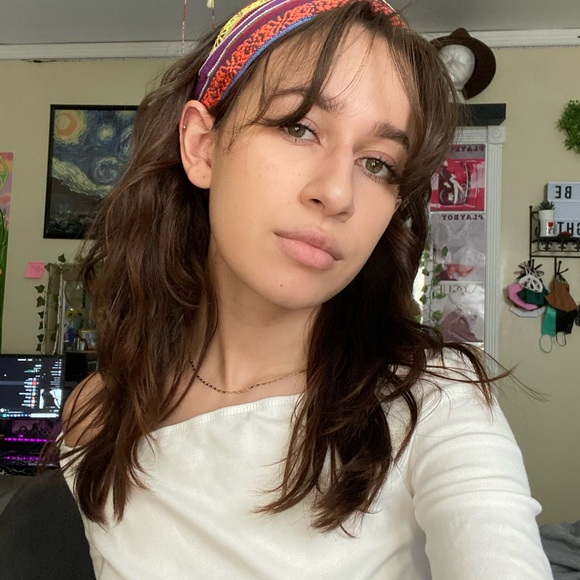 Profile Picture of Valerie Padilla (@vpadilla00) on Poshmark