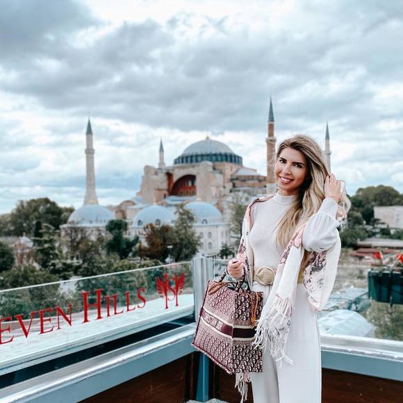 Profile Picture of Csilla Sztankovics (@szcsilla) on Poshmark