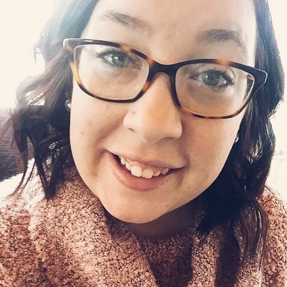 Profile Picture of Danielle Denigris (@ddenigris) on Poshmark