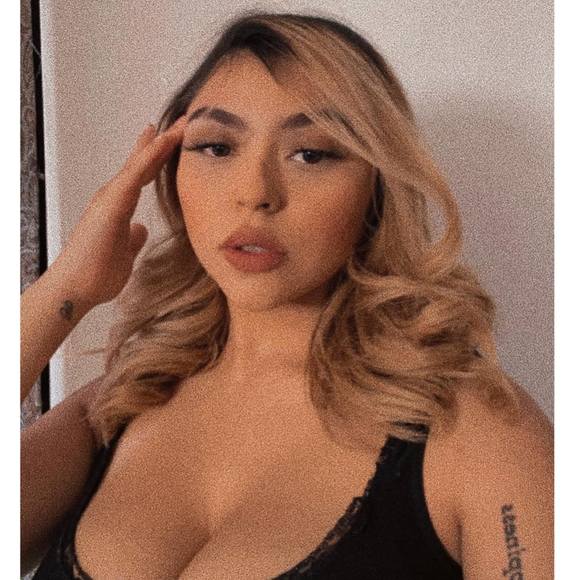 Profile Picture of Janeth Bernal (@janethalavez) on Poshmark