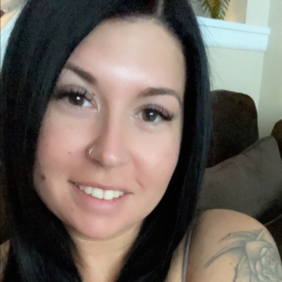 Profile Picture of Rachael Nettnin (@raeebaby) on Poshmark
