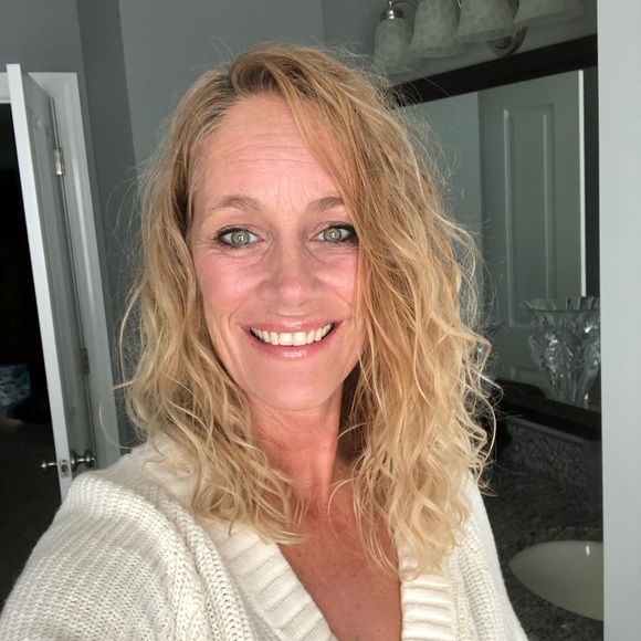 Profile Picture of Christine Feuston (@cfeuston) on Poshmark