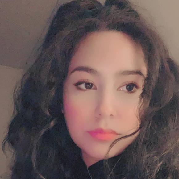 Profile Picture of Adilene Sanchez (@adilenesanchez) on Poshmark