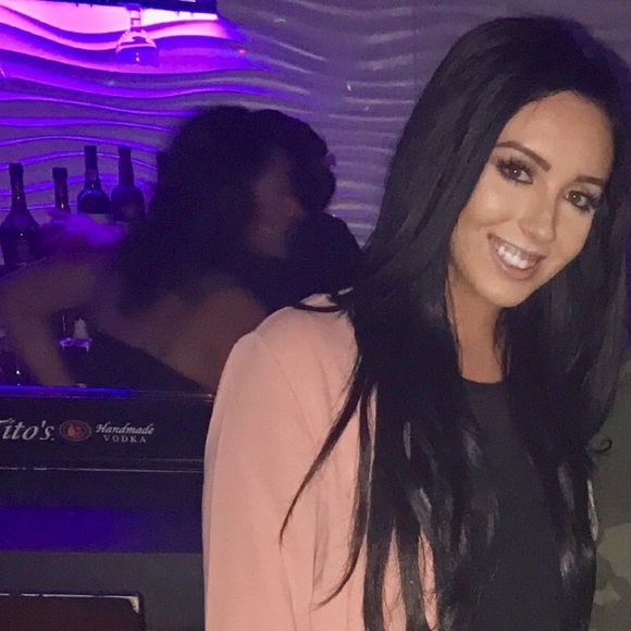 Profile Picture of Cassandra Farmer (@caseyx113) on Poshmark