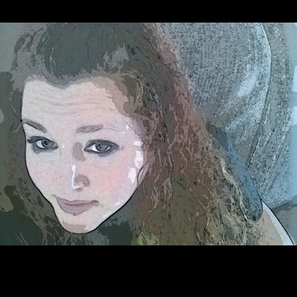 Profile Picture of Mandy Gaulding (@mandy_gaulding) on Poshmark
