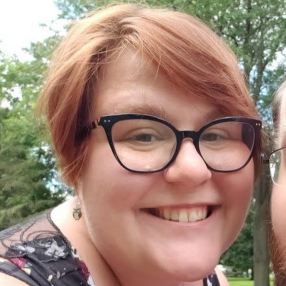 Profile Picture of Dani Hess (@danihess) on Poshmark