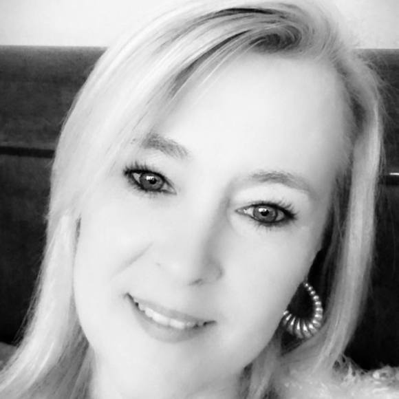 Profile Picture of Janice Thomas (@thomas7263) on Poshmark