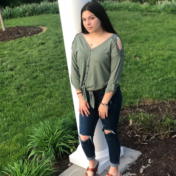 Profile Picture of Kendall Alexander (@alexanderkn) on Poshmark