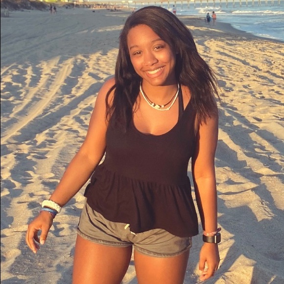 Profile Picture of Lena Williams (@lenawilliams70) on Poshmark