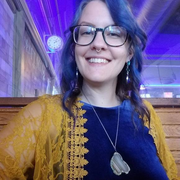 Profile Picture of Carly Haight (@carlyhaight) on Poshmark