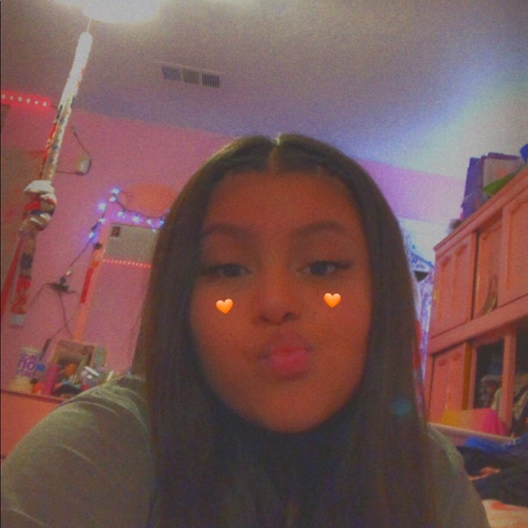 Profile Picture of Ala Zaragoza (@la_official_ala) on Poshmark