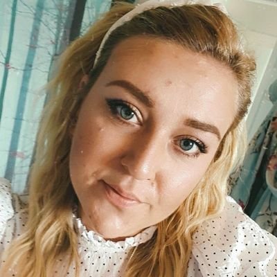 Profile Picture of Amber (@AmberReid93) on Twitter