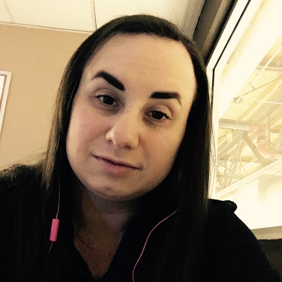 Profile Picture of Jenni Milby (@sunshine3988) on Poshmark