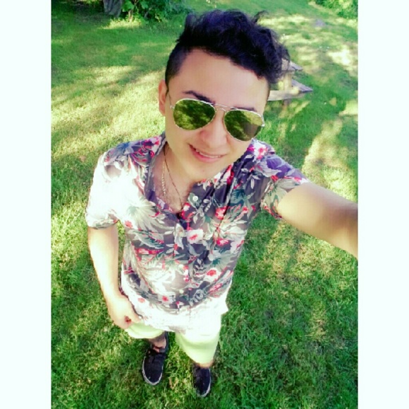 Profile Picture of Alexes Aguilar (@alexesaguilar) on Poshmark