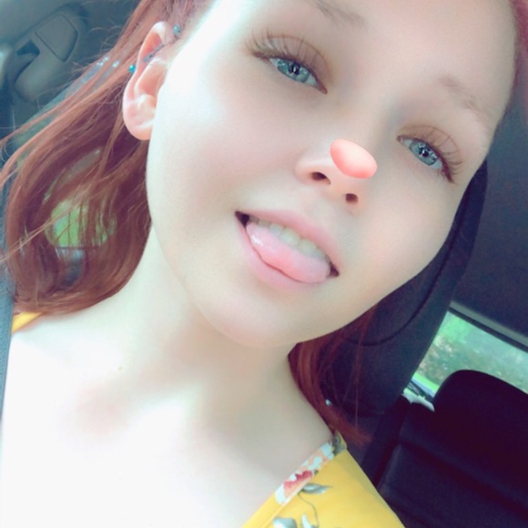 Profile Picture of Lauren Govro (@govrolauren) on Poshmark