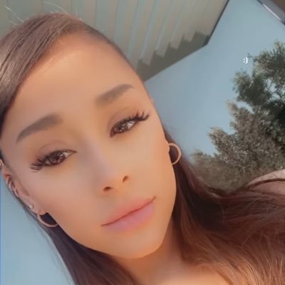 Profile Picture of Crystal. |go Follow My Main  🖤 (@arianaxbeautys) on Twitter