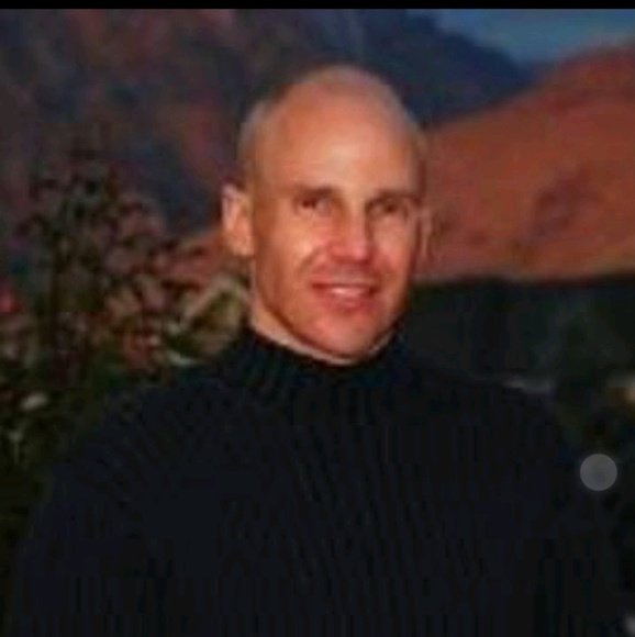 Profile Picture of Jared Reynolds (@jreyn89) on Poshmark