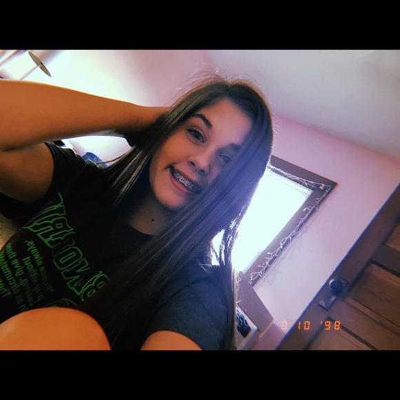 Profile Picture of Kenzie Dykes (@mdykes05) on Poshmark