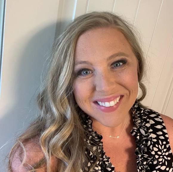 Profile Picture of Devon Beard (@devonbeard) on Poshmark