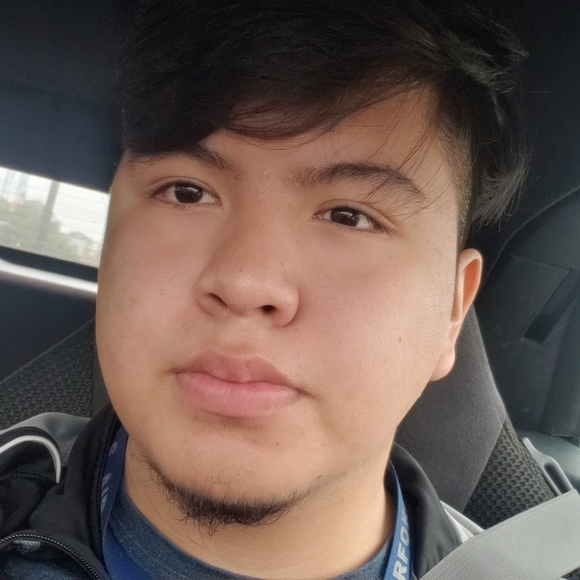 Profile Picture of Carlos Pompa (@carlospompa) on Poshmark