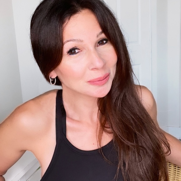 Profile Picture of Catia Pavoni (@calilovsfitness) on Poshmark