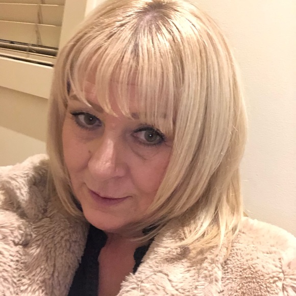 Profile Picture of Jacqueline Andrews (@jacdoss18) on Poshmark