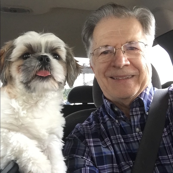 Profile Picture of Robert Bellott (@rob6042) on Poshmark