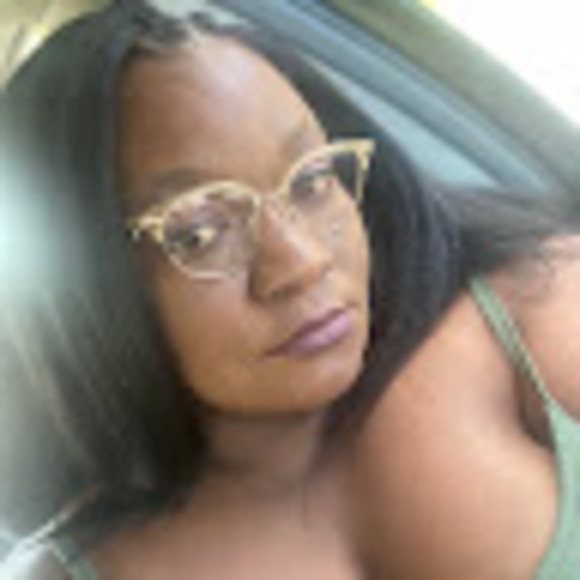 Profile Picture of Jasmin Galvan (@jasmingalvan744) on Poshmark