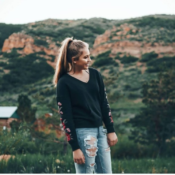 Profile Picture of Bentlee Barry (@bentleebarry) on Poshmark