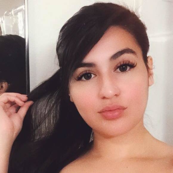 Profile Picture of Devin Gonzales (@sparklequeen92) on Poshmark