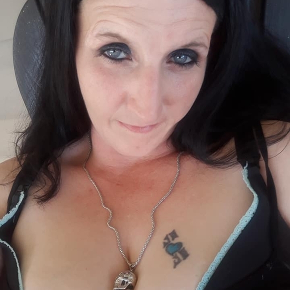 Profile Picture of Shelly Burkhalter (@loki0666) on Poshmark