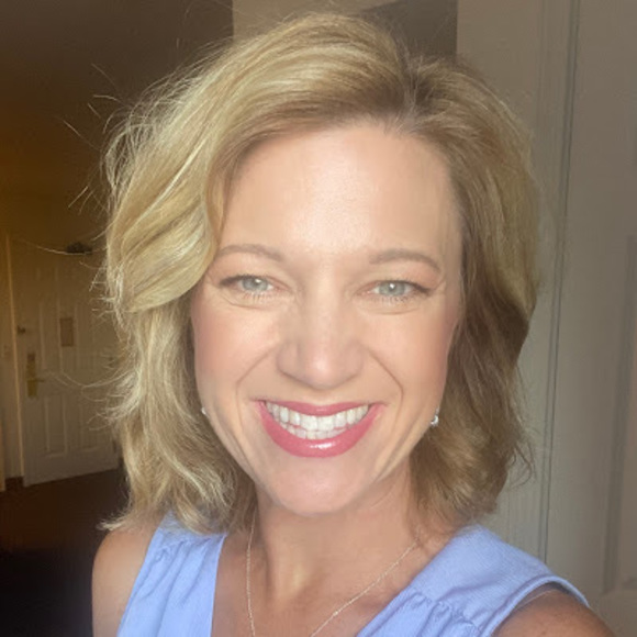 Profile Picture of Carolyn Zolecki (@carolynzolecki) on Poshmark